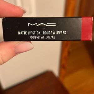 Mac MATTE LIPSTICK RUSSIAN RED COLOR